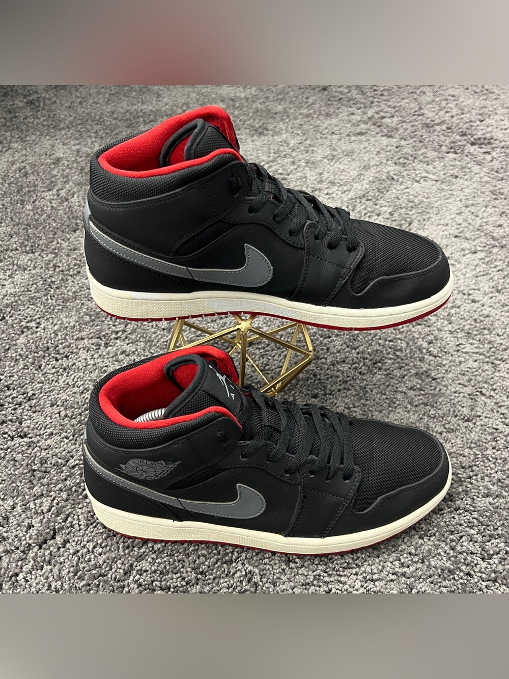 Jordan 1 Mid Shoes Men’s Size 10 Black Cool Grey Gym Red 554724-004 Nike Sneaker